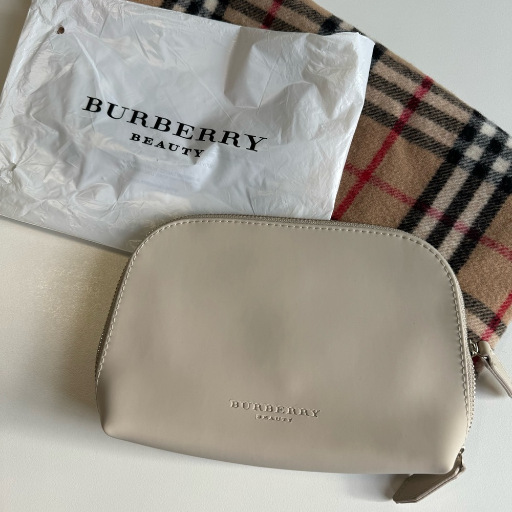 Burberry beauty pouch